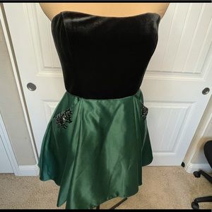 Elegant looking Junior strapless party/prom dress.